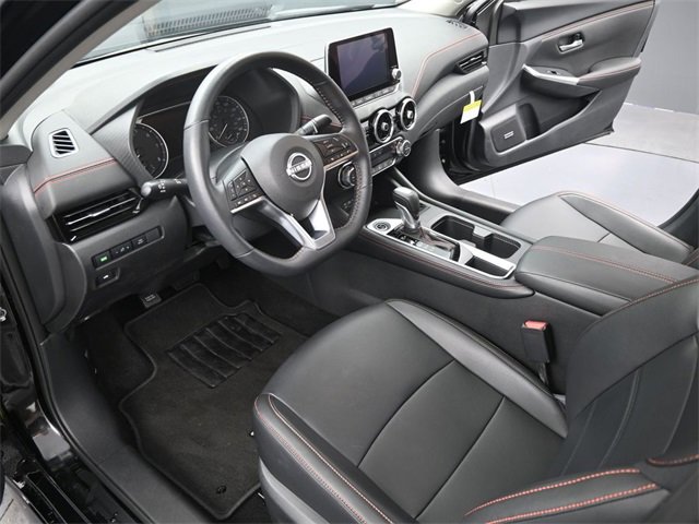 Used 2025 Nissan Sentra SR w/ SR Premium Package image 15