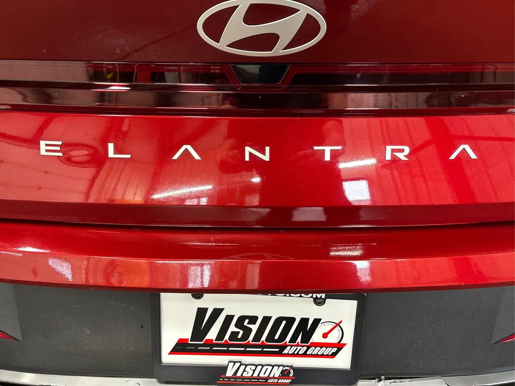 Used 2024 Hyundai Elantra SE image 14