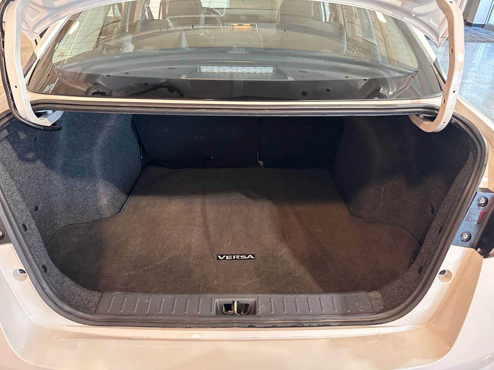 Used 2025 Nissan Versa SV image 30