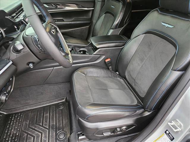 Used 2025 Jeep Grand Cherokee Trailhawk w/ Luxury Tech Group III image 14