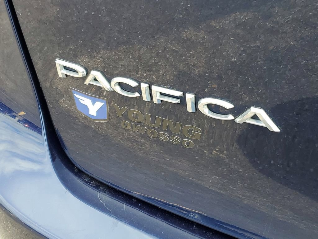 Used 2019 Chrysler Pacifica Touring-L FWD image 29