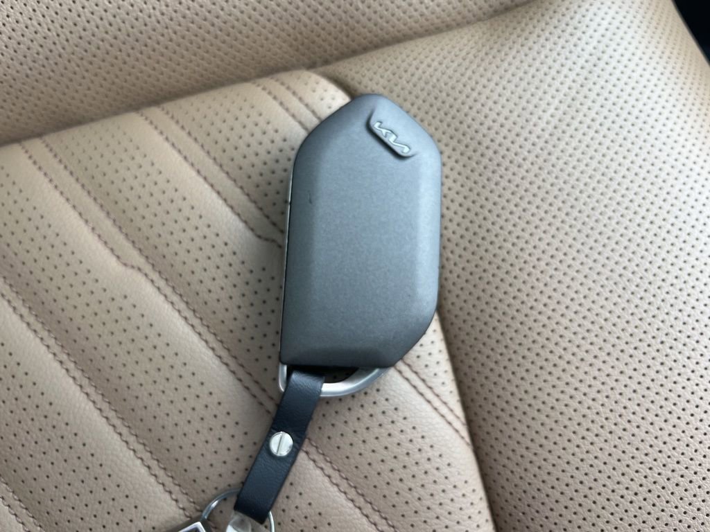 Certified 2025 Kia Sorento SX Prestige w/ Olive Brown Leather Package image 28