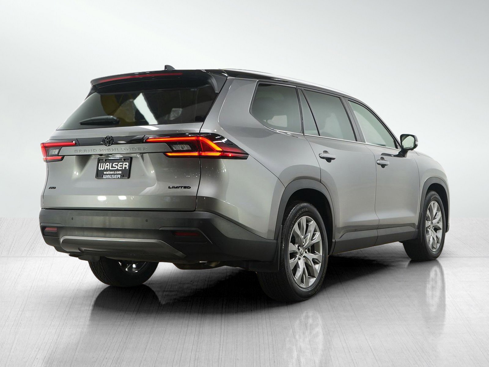 Used 2025 Toyota Grand Highlander AWD image 5