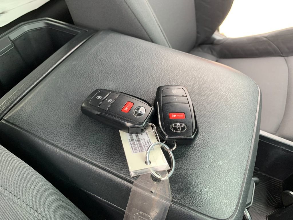 Used 2025 Toyota Tacoma SR w/ SR Upgrade Package image 9