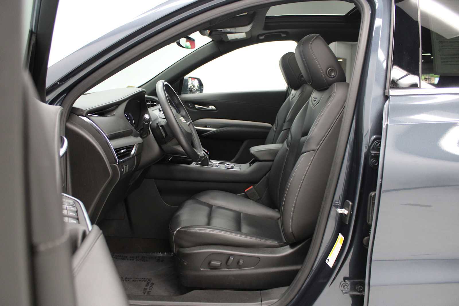 Used 2020 Cadillac XT4 Premium Luxury w/ Cold Weather Package image 14