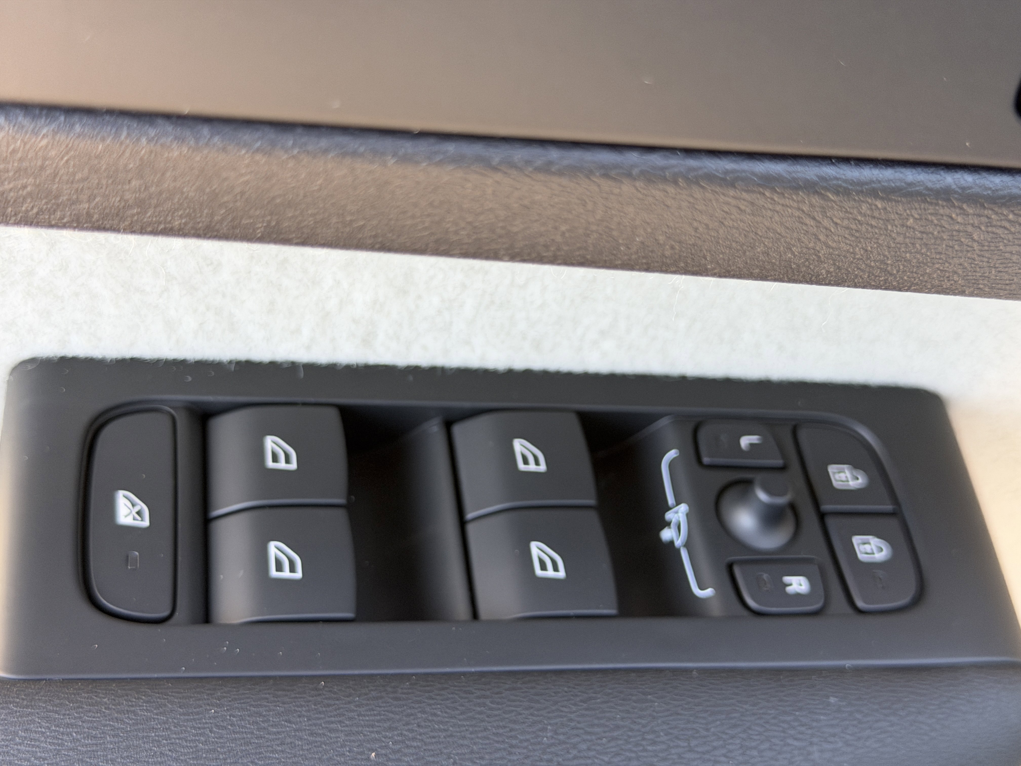 New 2026 Volvo XC40 B5 Plus w/ Climate Package image 17