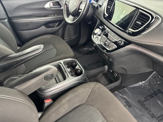Used 2021 Chrysler Pacifica Touring w/ S Appearance Package FWD image 19