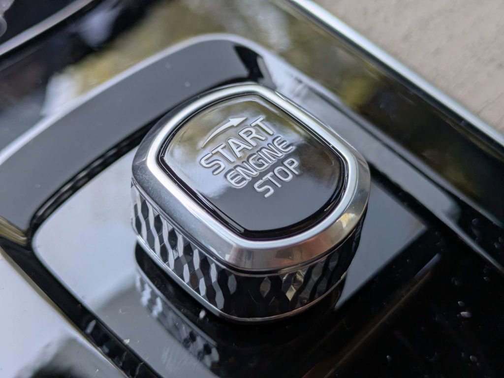 New 2025 Volvo XC90 B6 Ultra image 31