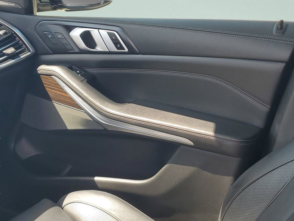 Used 2019 BMW X5 xDrive40i w/ Executive Package image 16