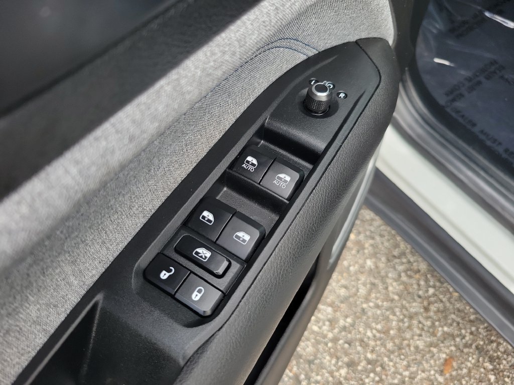 Used 2024 Jeep Compass Latitude AWD/4WD image 13