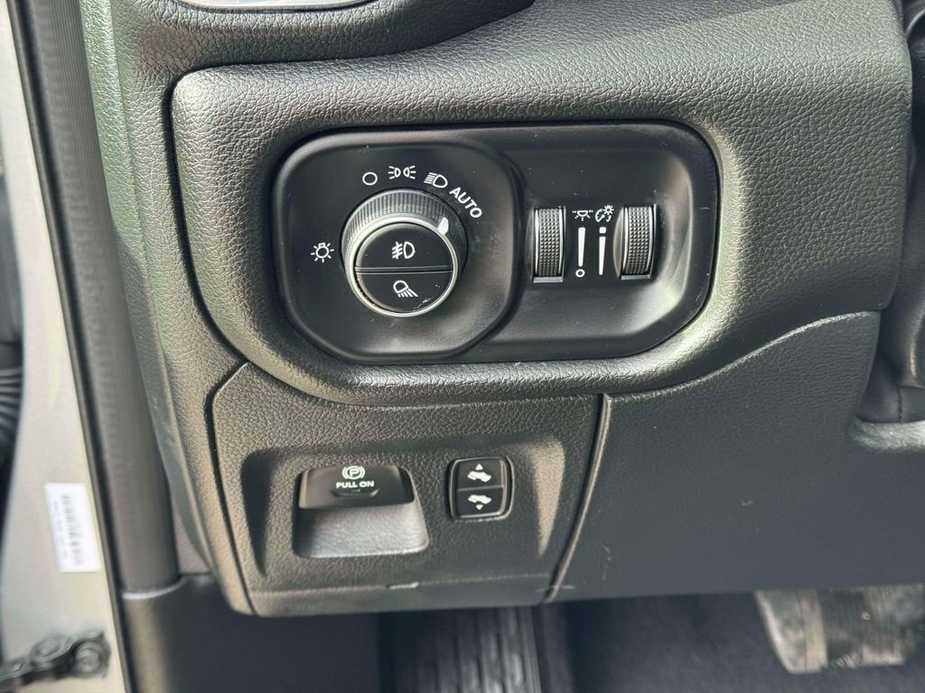 Used 2025 RAM 1500 Laramie AWD/4WD image 19