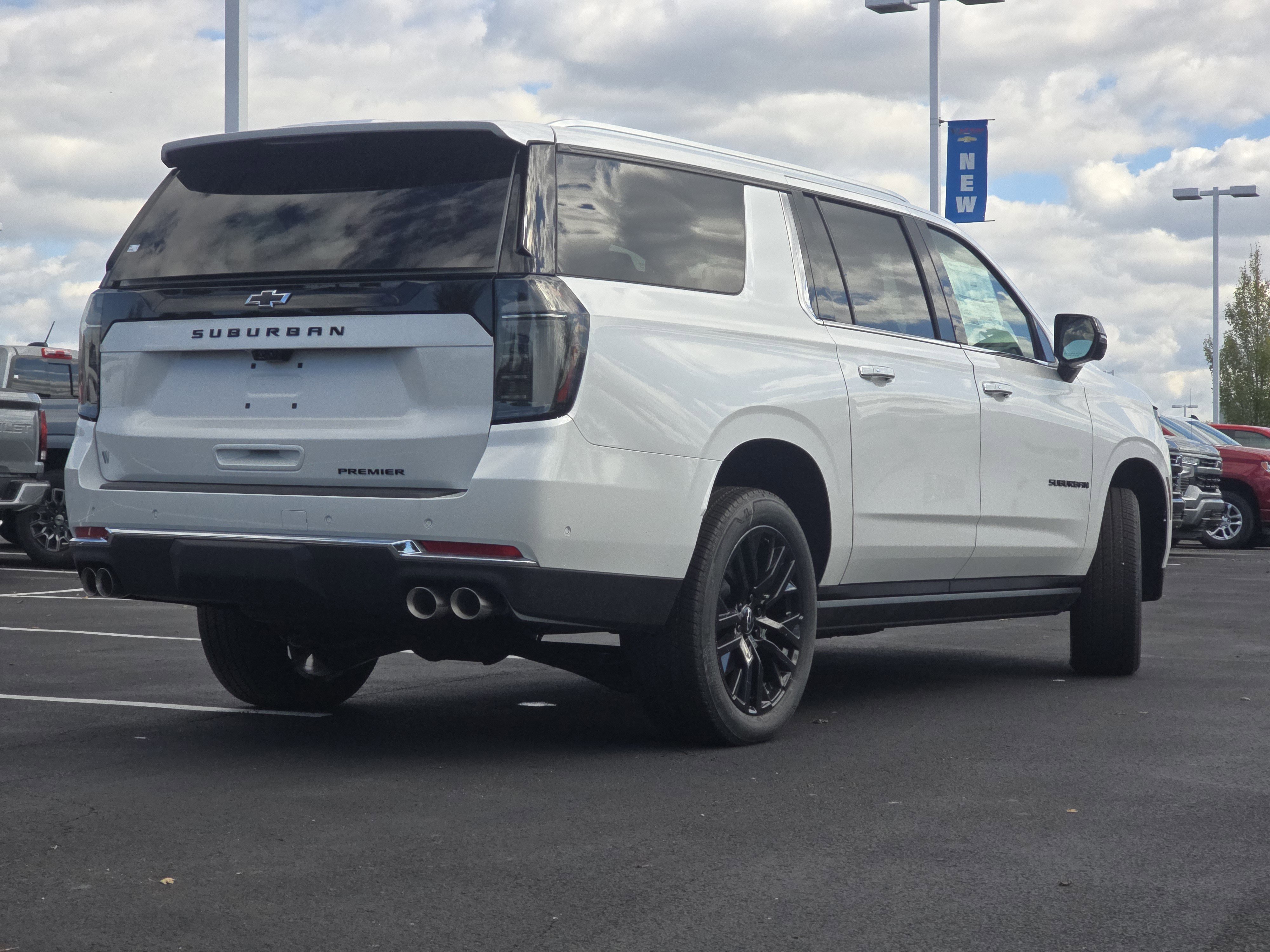 New 2025 Chevrolet Suburban Premier image 17