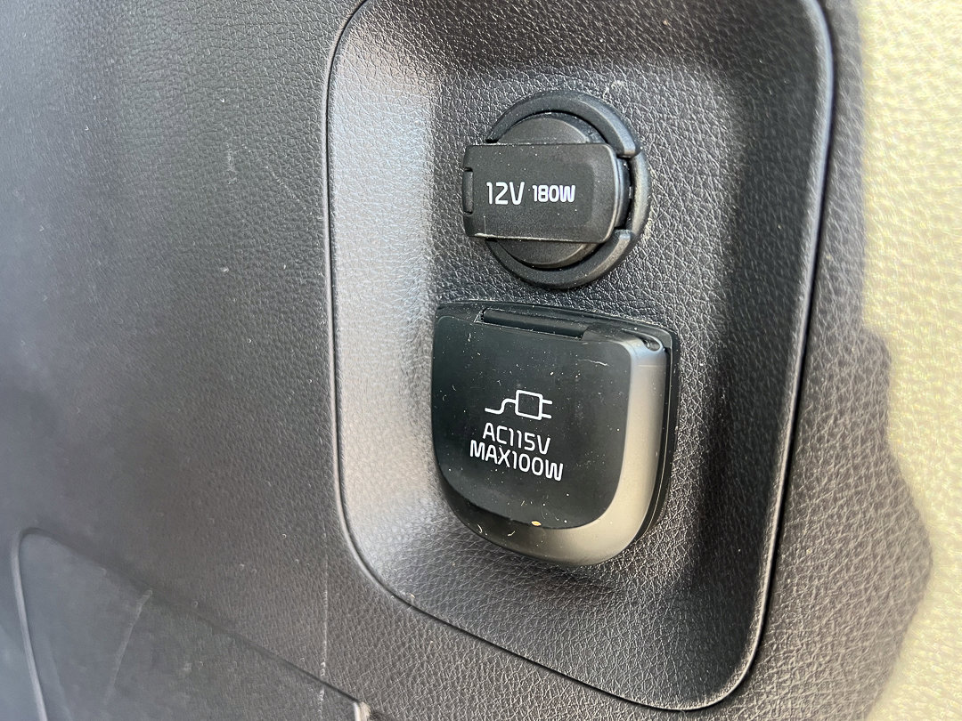 Used 2023 Kia Carnival SX FWD image 6
