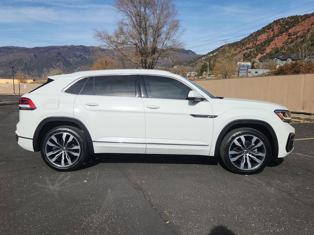 Used 2022 Volkswagen Atlas Cross Sport SEL Premium R-Line image 2