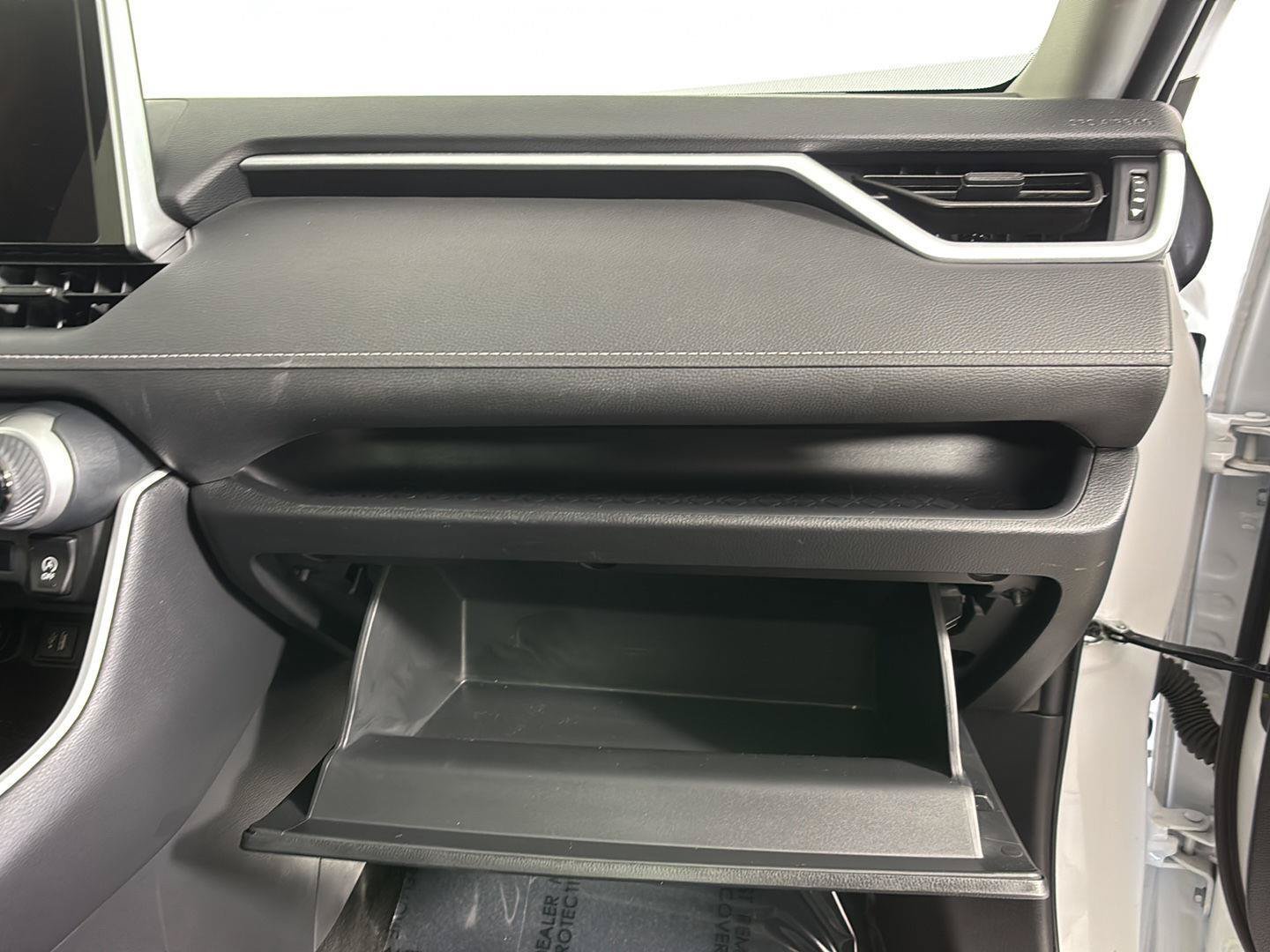 Used 2024 Toyota RAV4 XLE AWD/4WD image 26