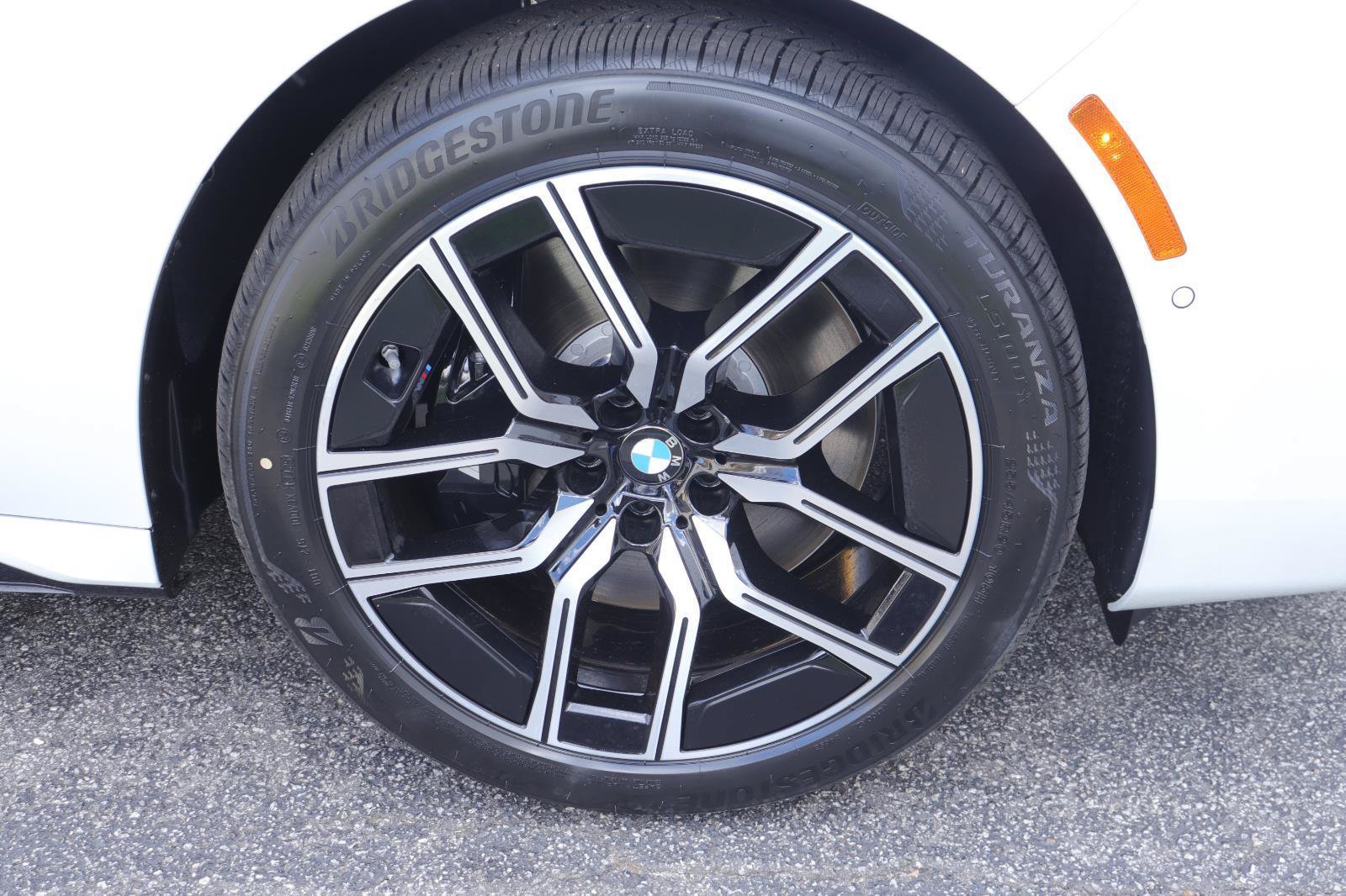 Used 2026 BMW 760i xDrive w/ Executive Package AWD/4WD image 39