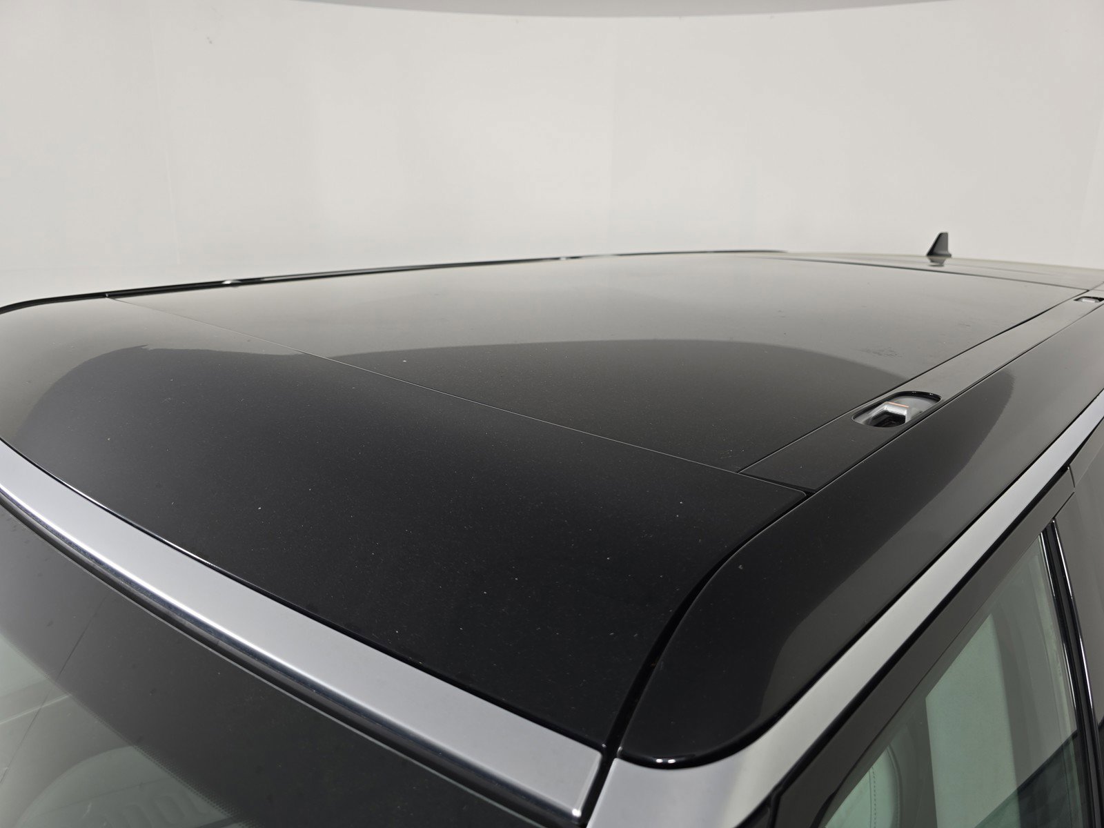 Used 2023 Rivian R1S Launch Edition image 13