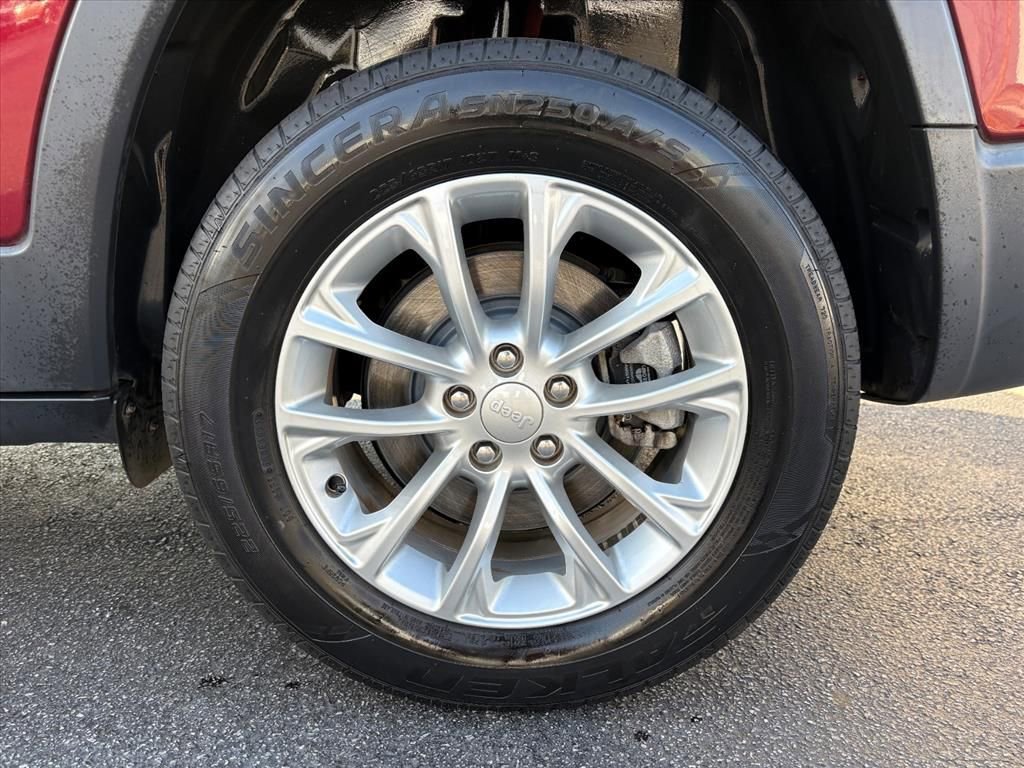Used 2019 Jeep Cherokee Latitude w/ Popular Appearance Group image 25