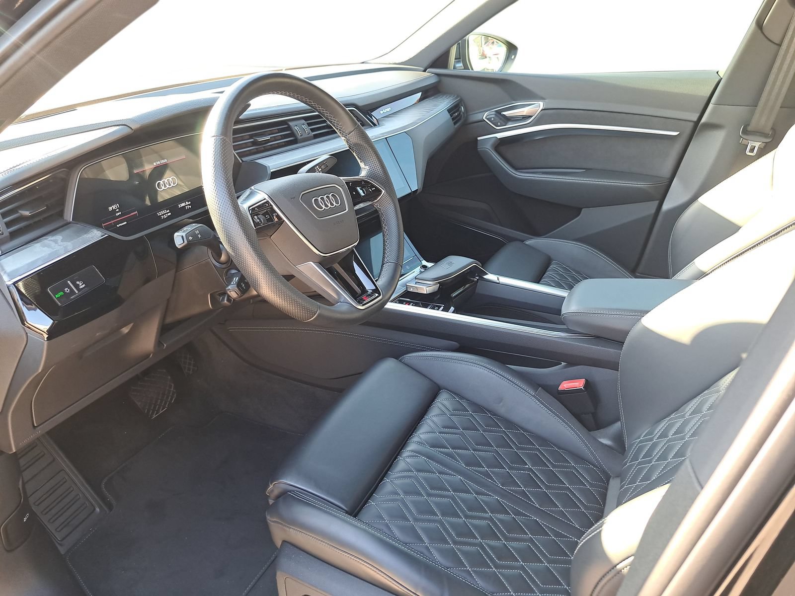 Used 2022 Audi e-tron S Prestige AWD/4WD image 9