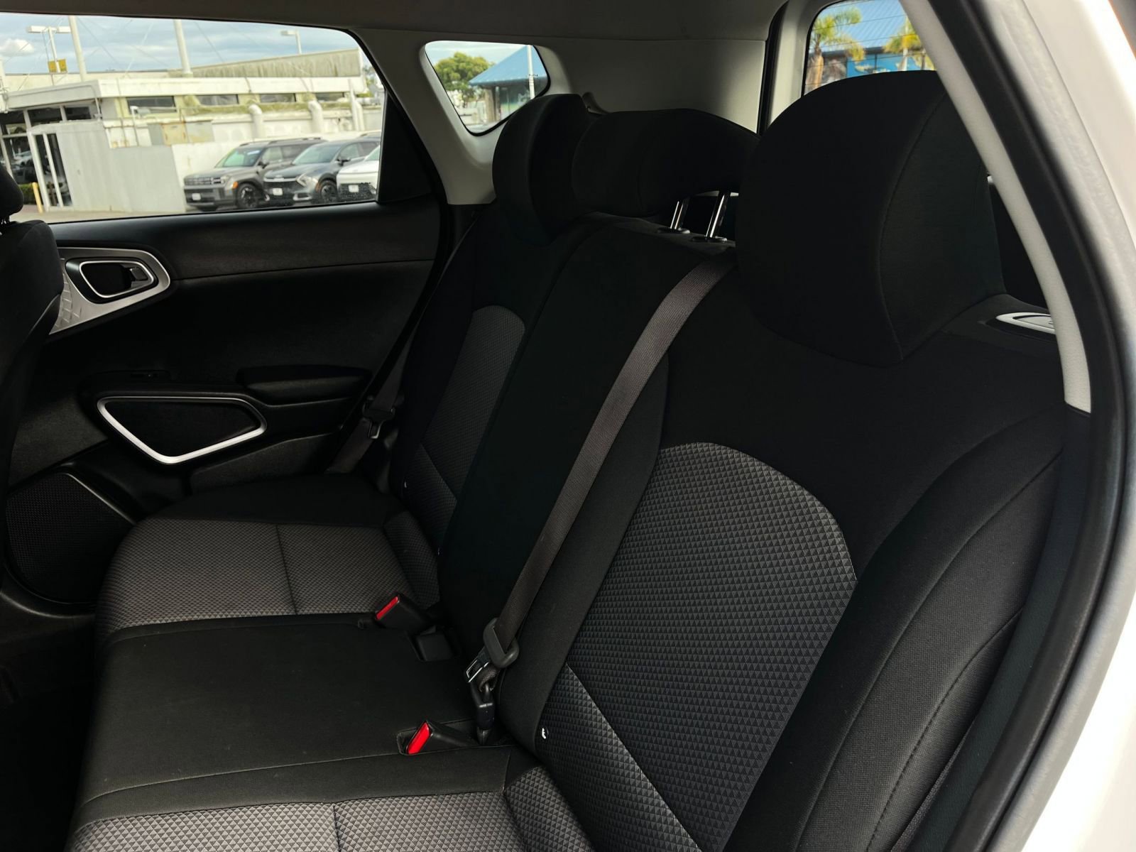 Used 2025 Kia Soul LX w/ LX Technology Package FWD image 25