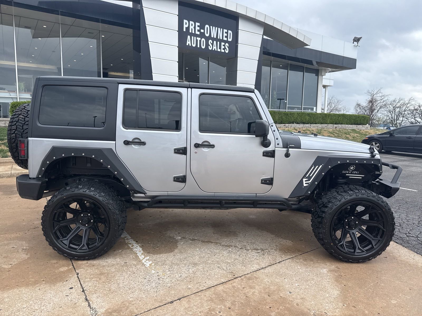 Used 2015 Jeep Wrangler Unlimited Sport image 2