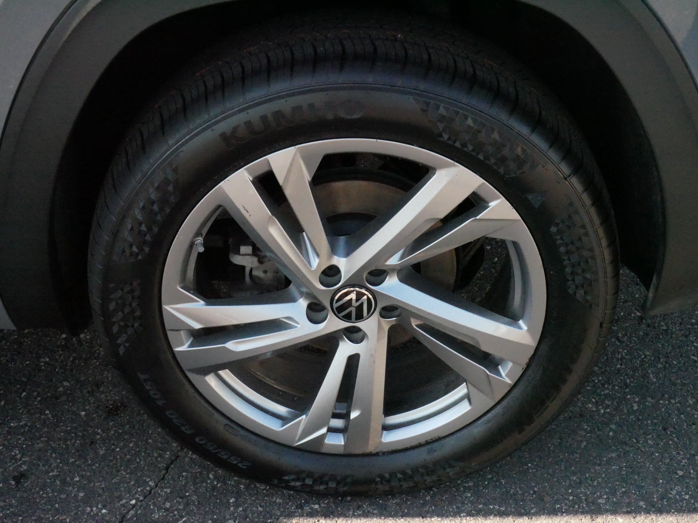 Certified 2024 Volkswagen Atlas Cross Sport SEL R-Line AWD/4WD image 15