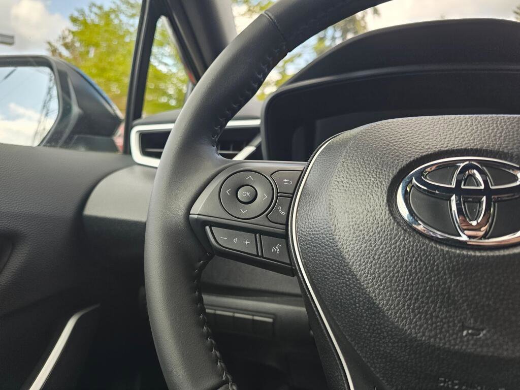 Used 2025 Toyota Corolla SE FWD image 30