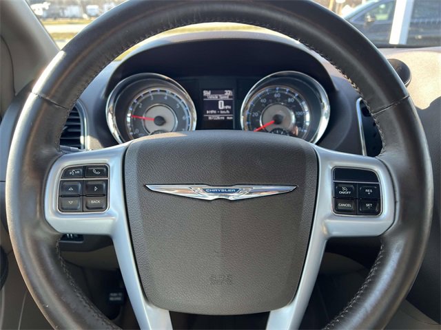 Used 2013 Chrysler Town & Country Touring-L w/ Driver Convenience Group image 14