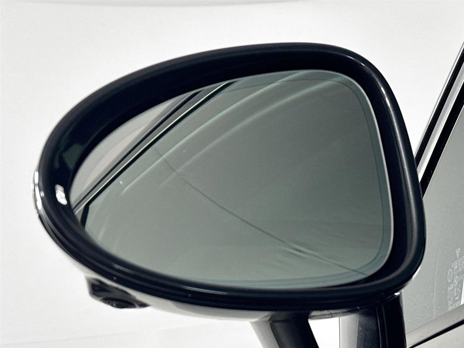 Used 2024 Porsche Macan T w/ Premium Plus Package image 5