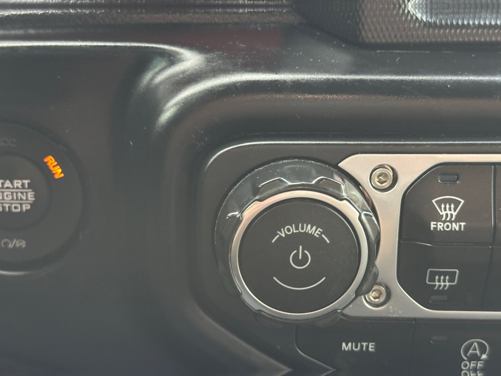 Used 2022 Jeep Gladiator Rubicon w/ LED Lighting Group AWD/4WD image 17
