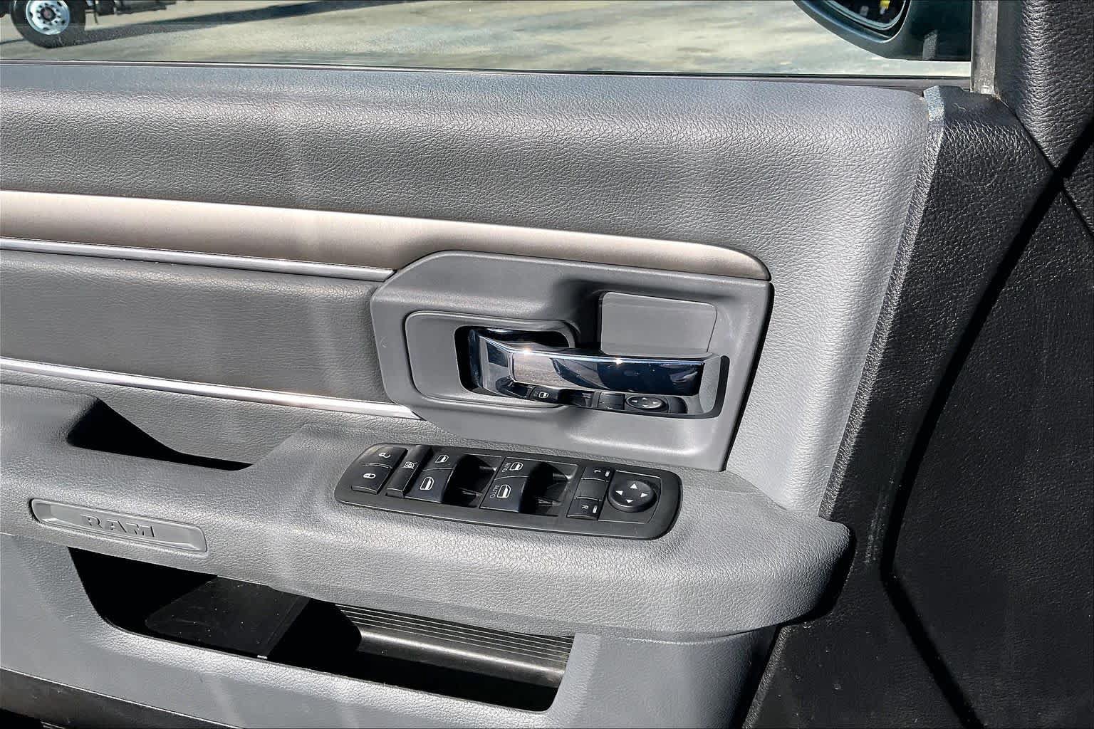 Used 2014 RAM 1500 Classic SLT RWD image 31