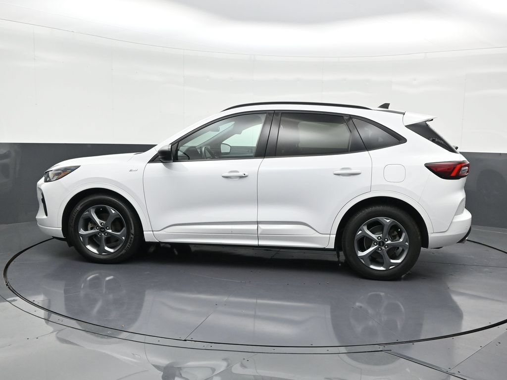 Used 2023 Ford Escape ST-Line w/ Tech Pack #1 FWD image 2