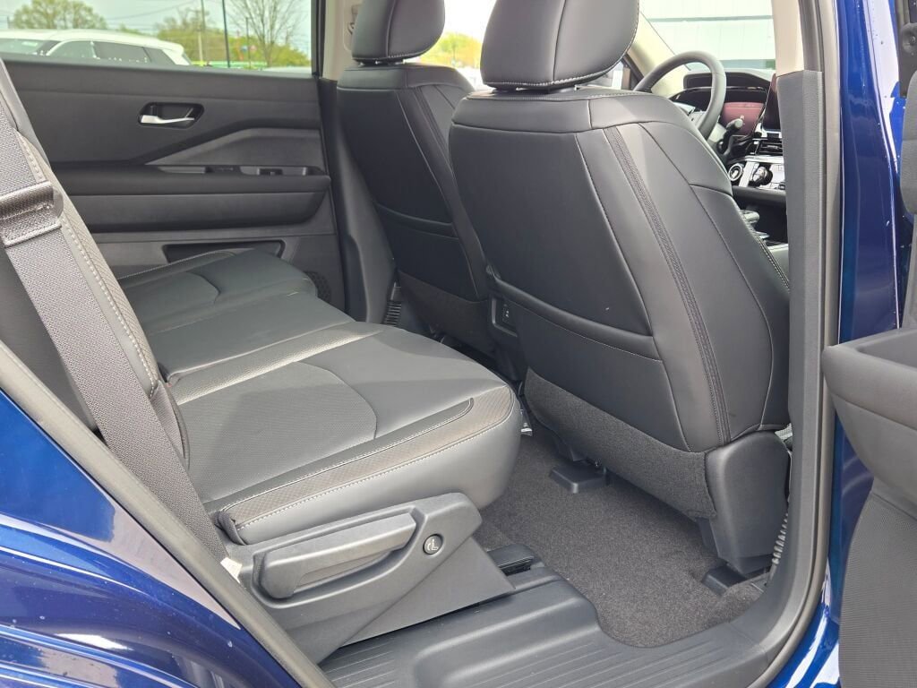 New 2026 Nissan Pathfinder SL w/ Cargo Package AWD/4WD image 7