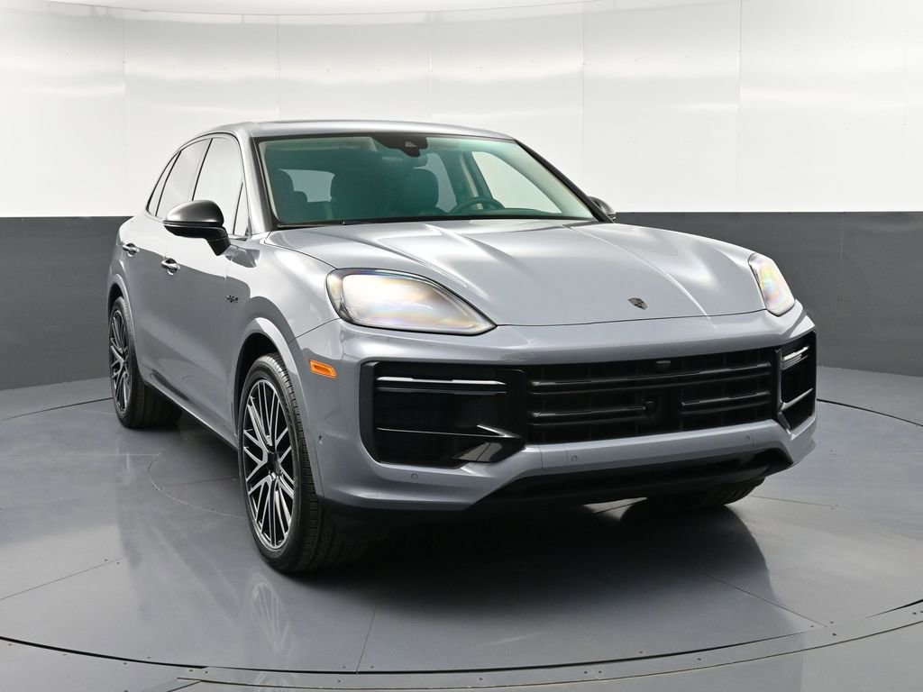 Certified 2025 Porsche Cayenne Turbo AWD/4WD image 9