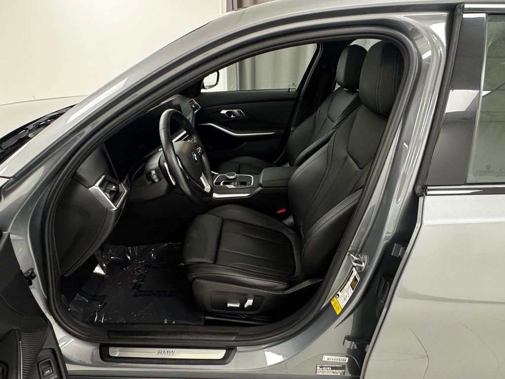 Used 2023 BMW 330i Sedan w/ Driving Assistance Package image 10