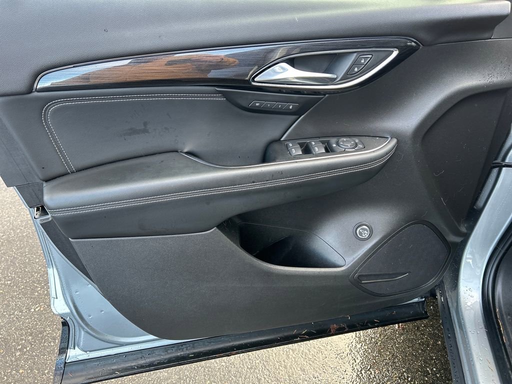 Used 2023 Buick Envision Essence w/ Sport Touring Package image 17
