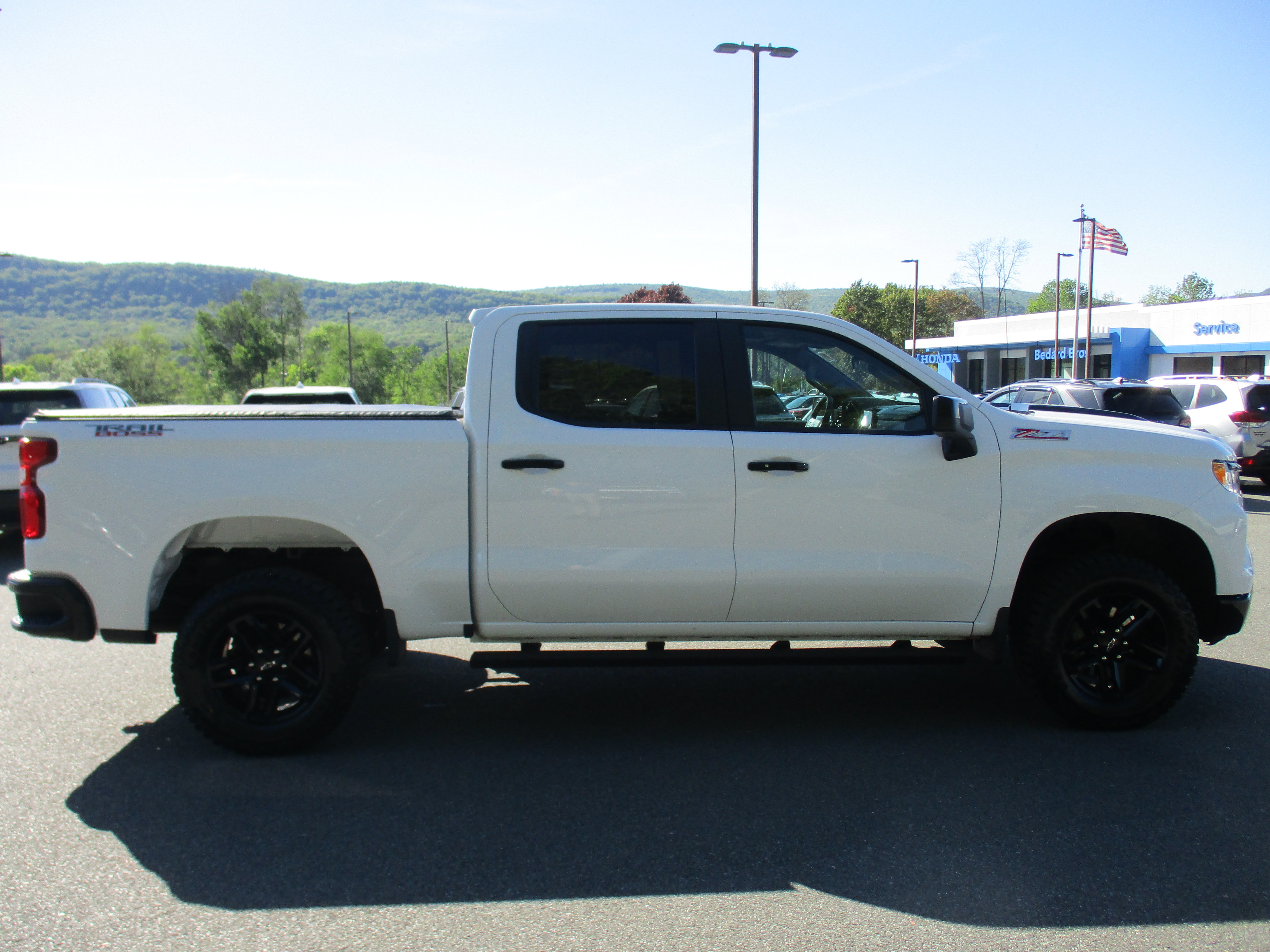 Used 2025 Chevrolet Silverado 1500 LT Trail Boss w/ Convenience Package II AWD/4WD image 4