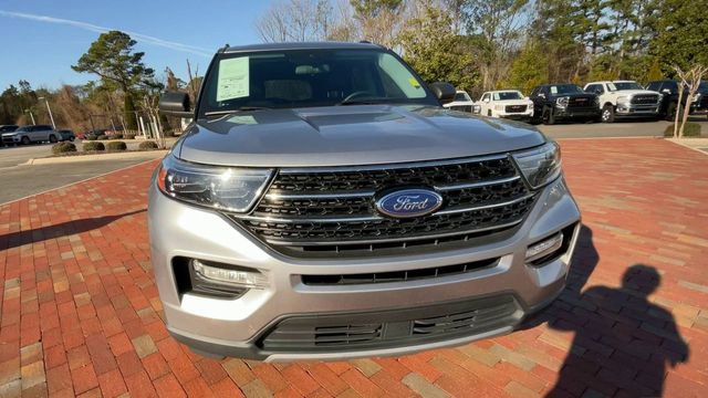 Used 2021 Ford Explorer XLT w/ Equipment Group 202A image 4