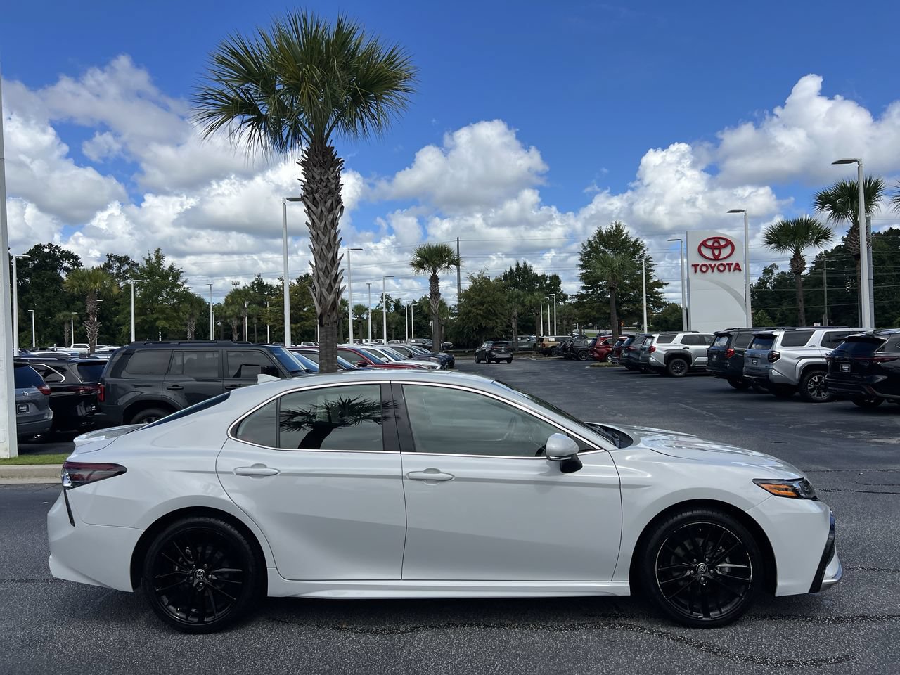 Used 2024 Toyota Camry XSE FWD image 11