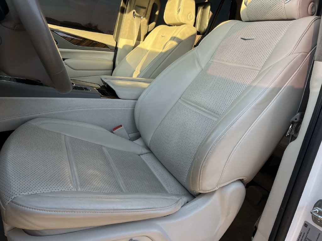 Used 2022 Cadillac Escalade Premium Luxury Platinum AWD/4WD image 35