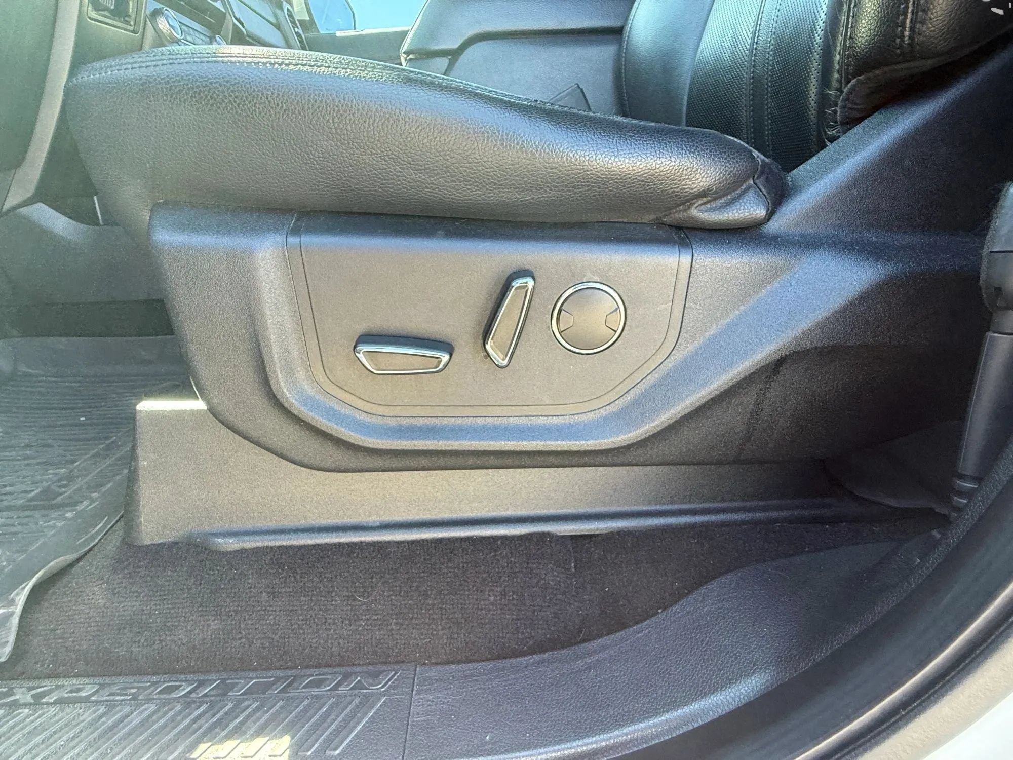 Used 2018 Ford Expedition Limited AWD/4WD image 16