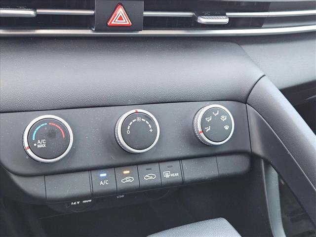 Used 2025 Hyundai Elantra SE FWD image 14
