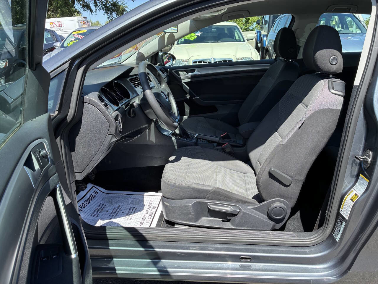 Used 2015 Volkswagen Golf Launch Edition FWD image 3