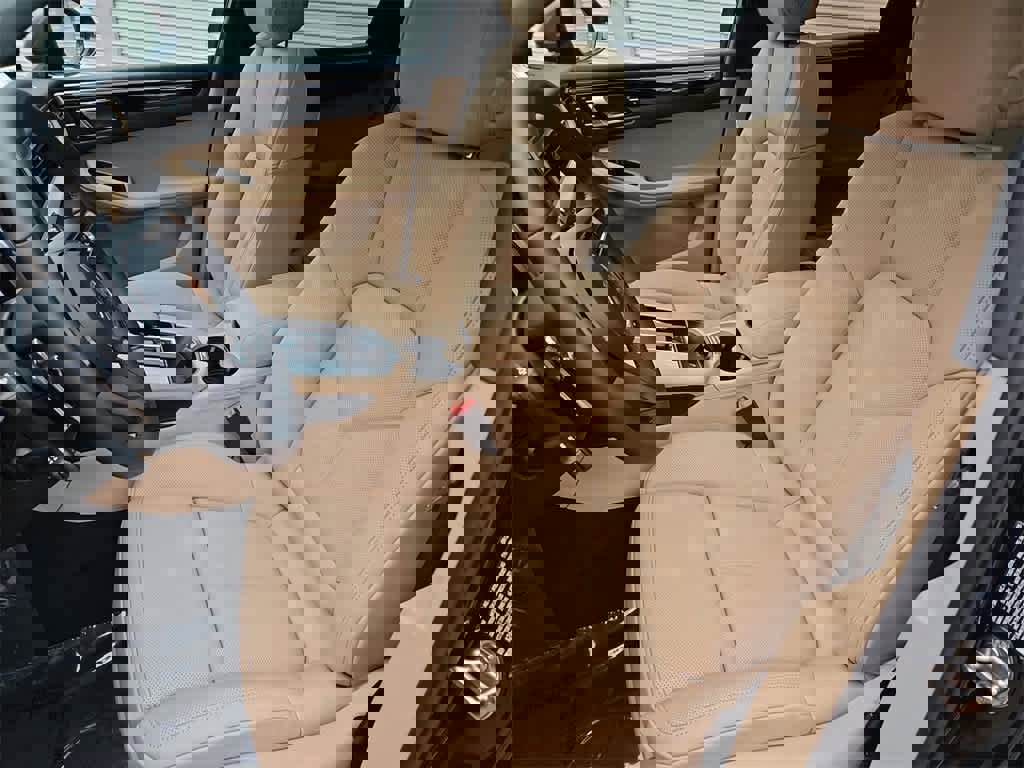 New 2026 Porsche Macan image 5