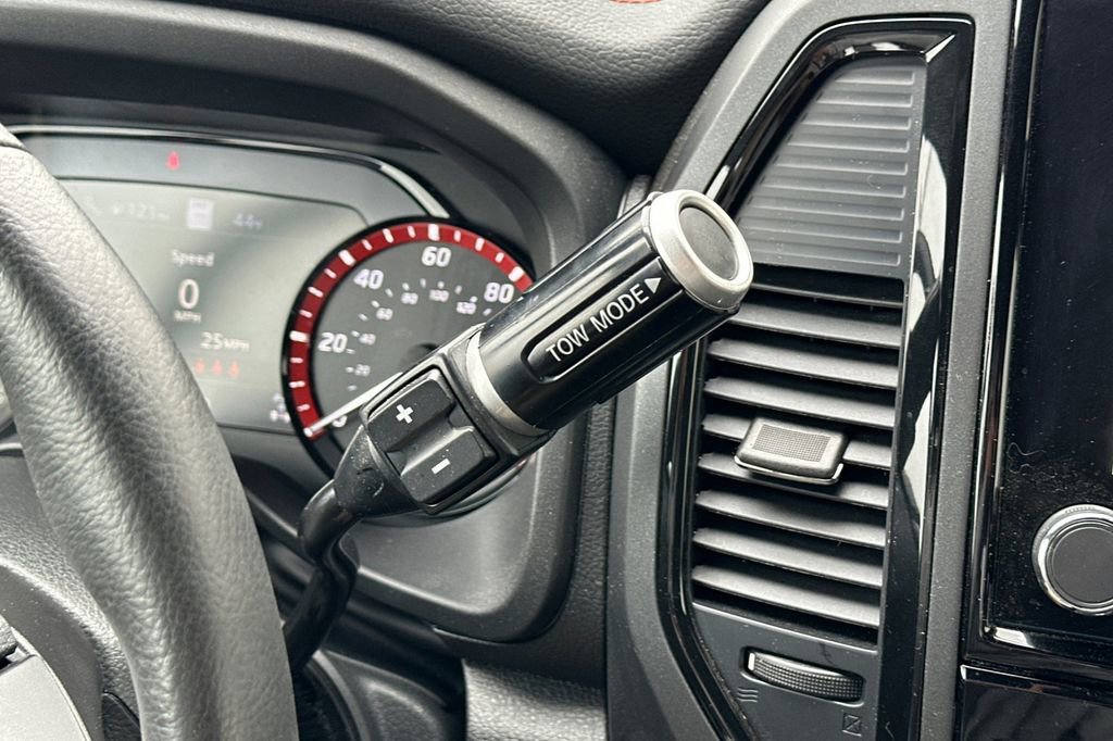 Used 2024 Nissan Titan PRO-4X AWD/4WD image 21