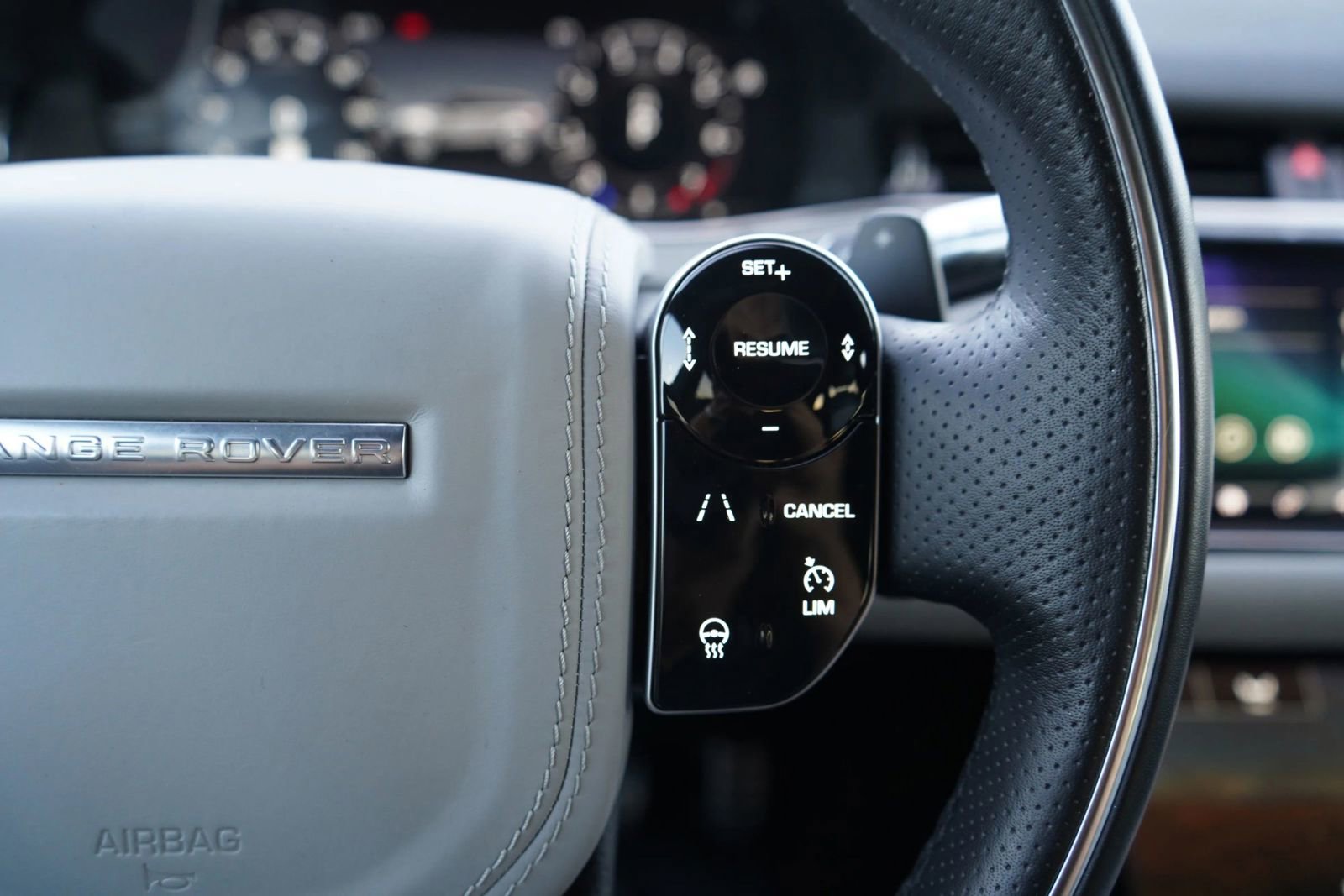 Used 2020 Land Rover Range Rover Evoque First Edition image 13