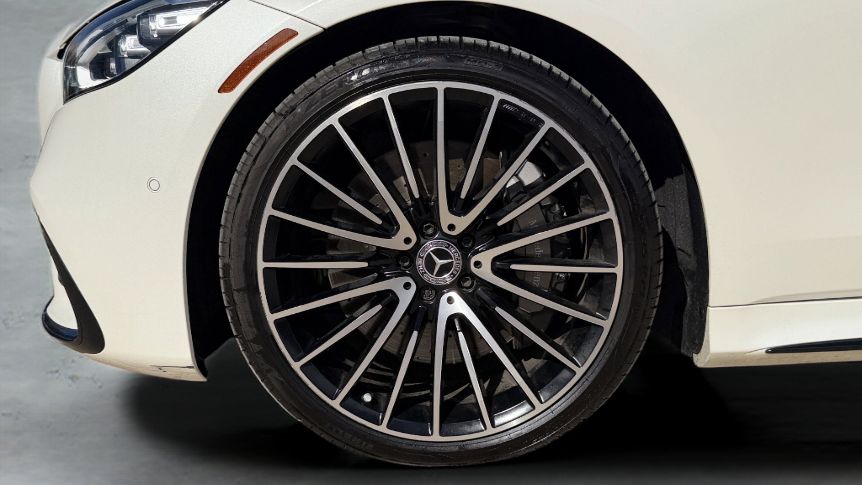 Used 2022 Mercedes-Benz S 500 S 500 w/ AMG Line Package image 92