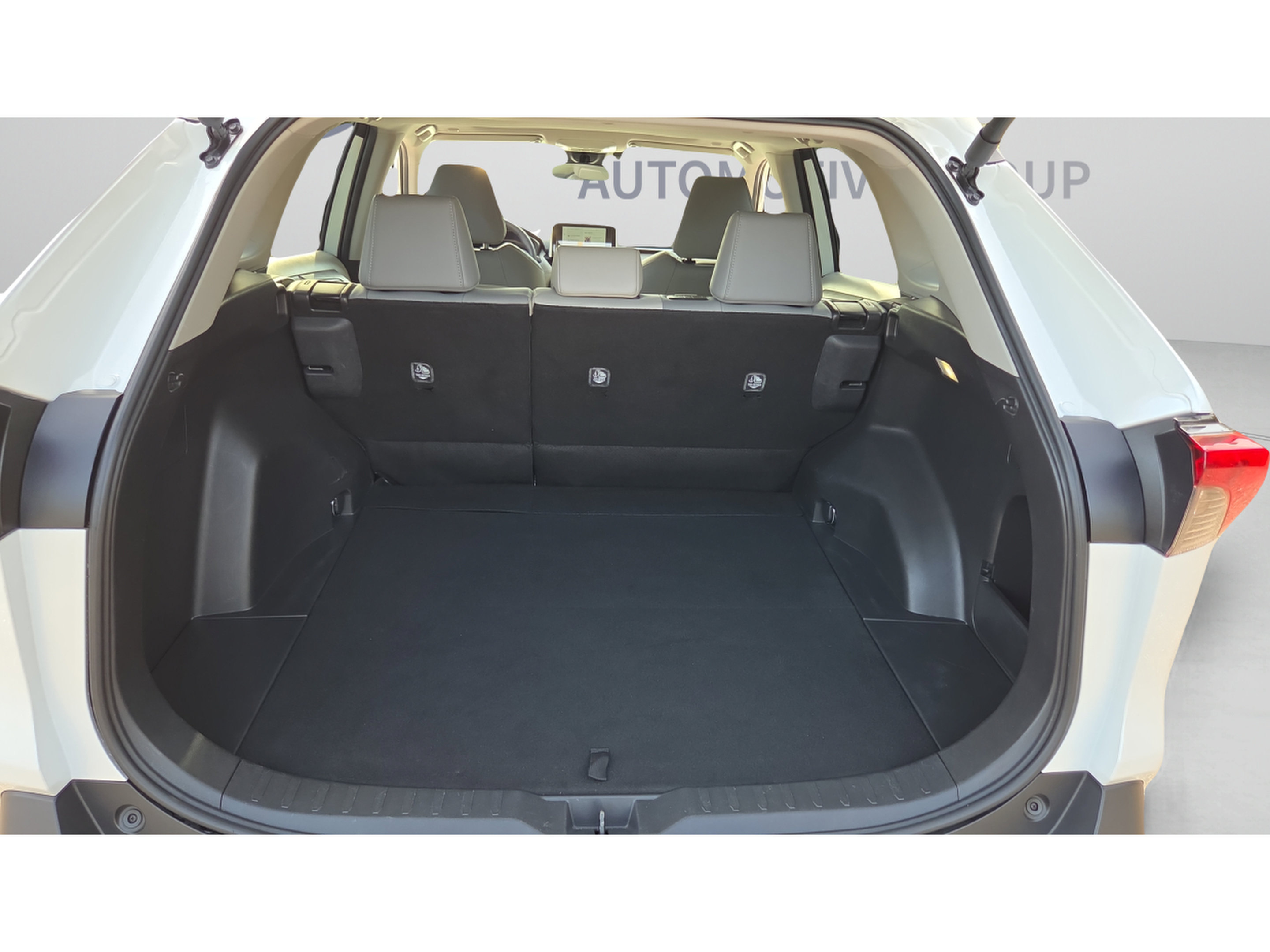 Used 2024 Toyota RAV4 XLE Premium w/ Weather Package FWD image 23