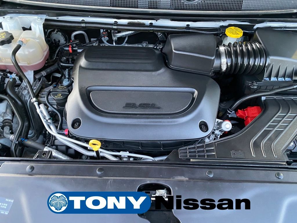 Used 2024 Chrysler Pacifica Touring-L image 10