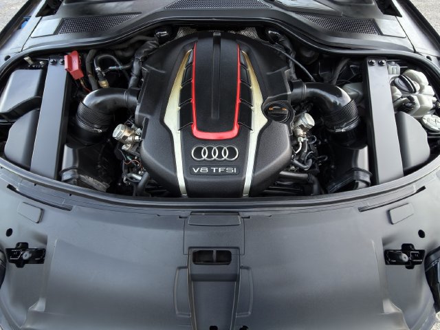 Used 2013 Audi S8 AWD/4WD image 37
